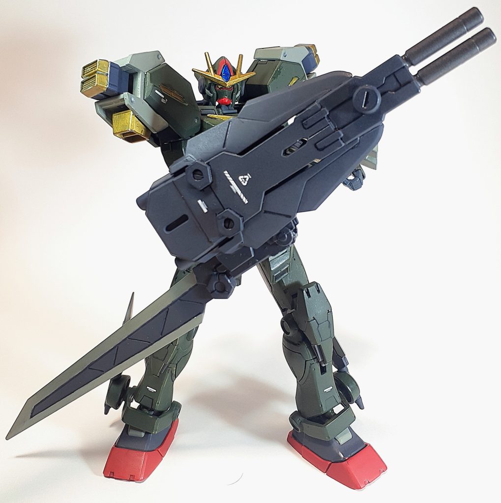 元ネタとなるVコマンドガンダムのガンナイフがイマイチ仕組みや使い方がわからなかったので、エクシアのGNソードをイメージして自分なりに剣と銃の複合武器を作りました。