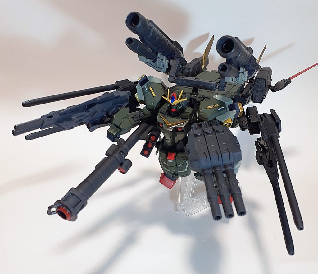 むしろスタンド1つで立たせる方が不安定かもです。