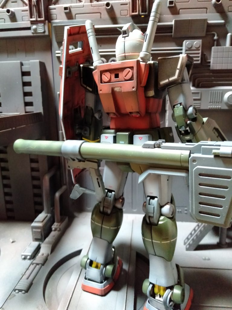 旧1/100リアルタイプガンダムのランドセルの指定色は・・・赤