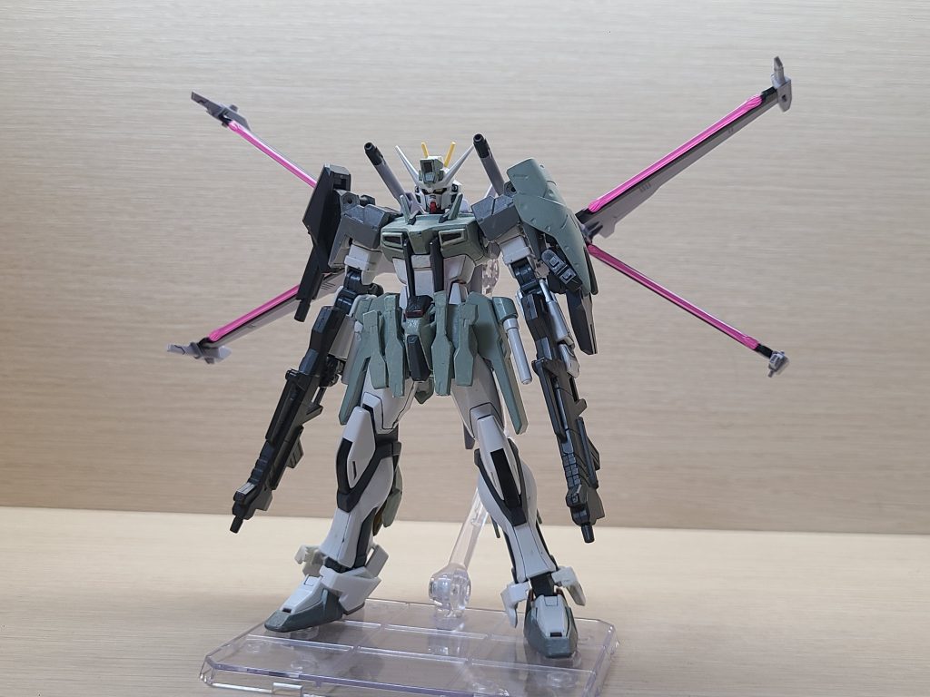 ストライクガンダムの特徴の一つであるバックパックの変更も可能です