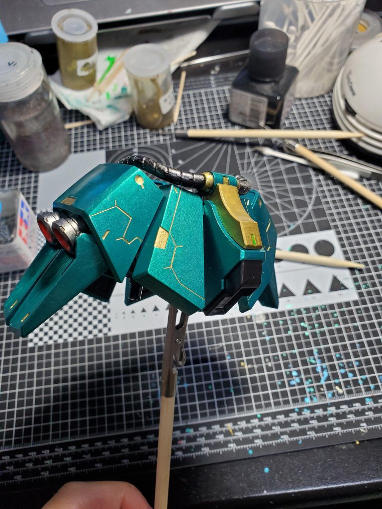 パネルラインは0.25～0.4mmで掘り、ゴールドを流し込みました。