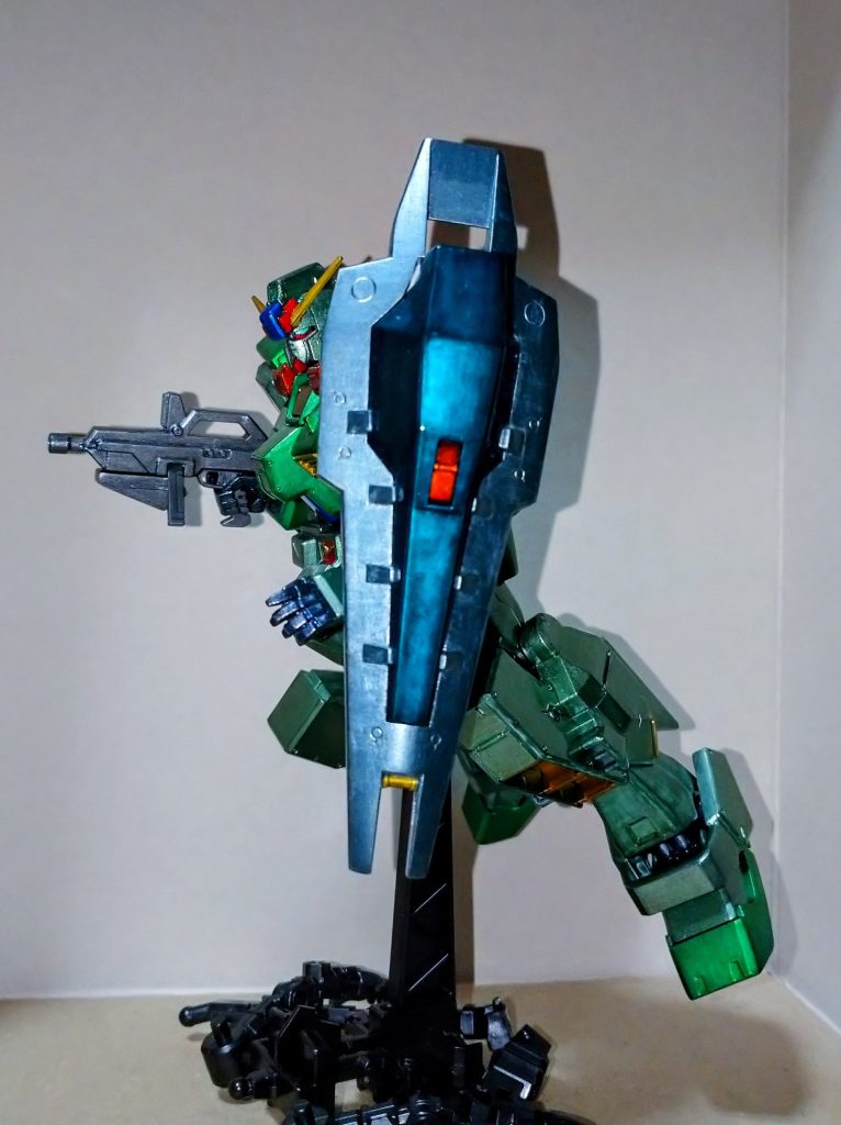 クリアーグリーンもキレイですがシールドのクリアーのグリーンとブルーを混ぜて作ったなんとも言えないブルーが個人的には気に入っています。(*´ω｀*)