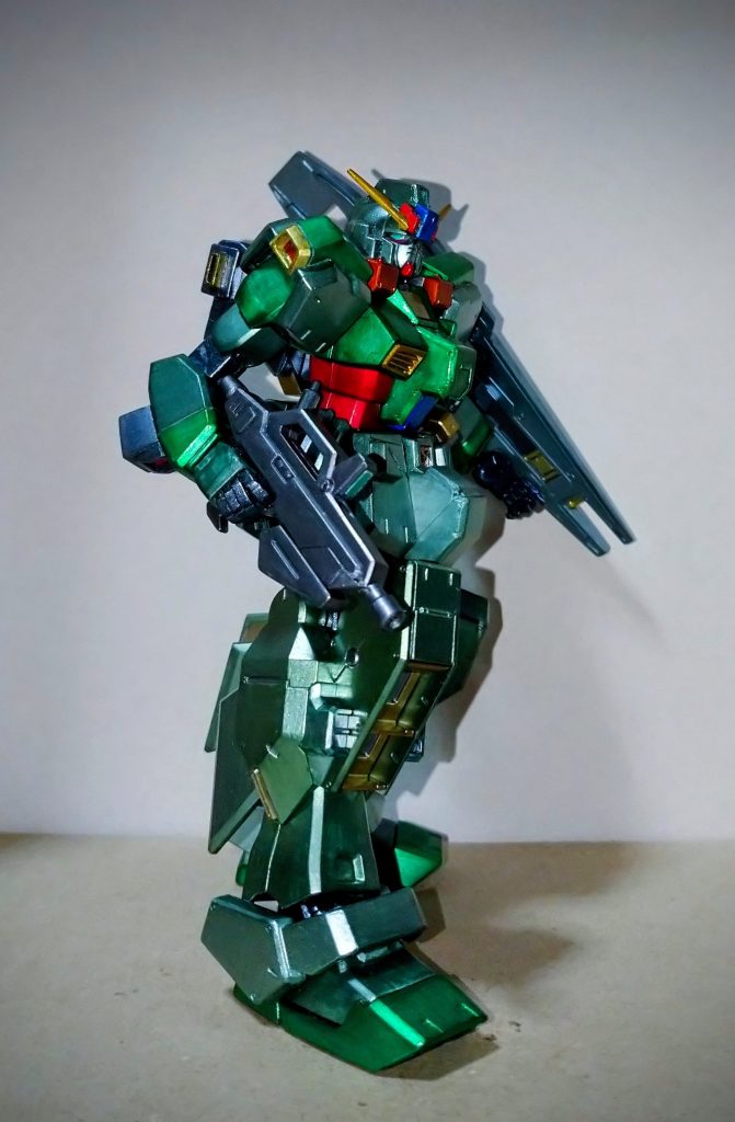 いまや一大勢力のAOZ関連ですが後付けのトンデモ設定盛り合わせで正直モニョります。(まあAOZに限った話ではありませんが)しかしこの手の後付けがガンプラを盛り上げ進化させる力の一端であるのはMSVからの正しい流れでもあり今までの歴史が証明しておりますな。