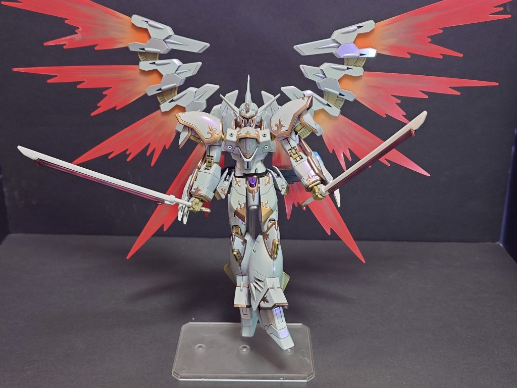 今回は装甲とそれ以外で違いが出るように装甲部を光沢で、フレーム部や武器はつや消しで仕上げています。