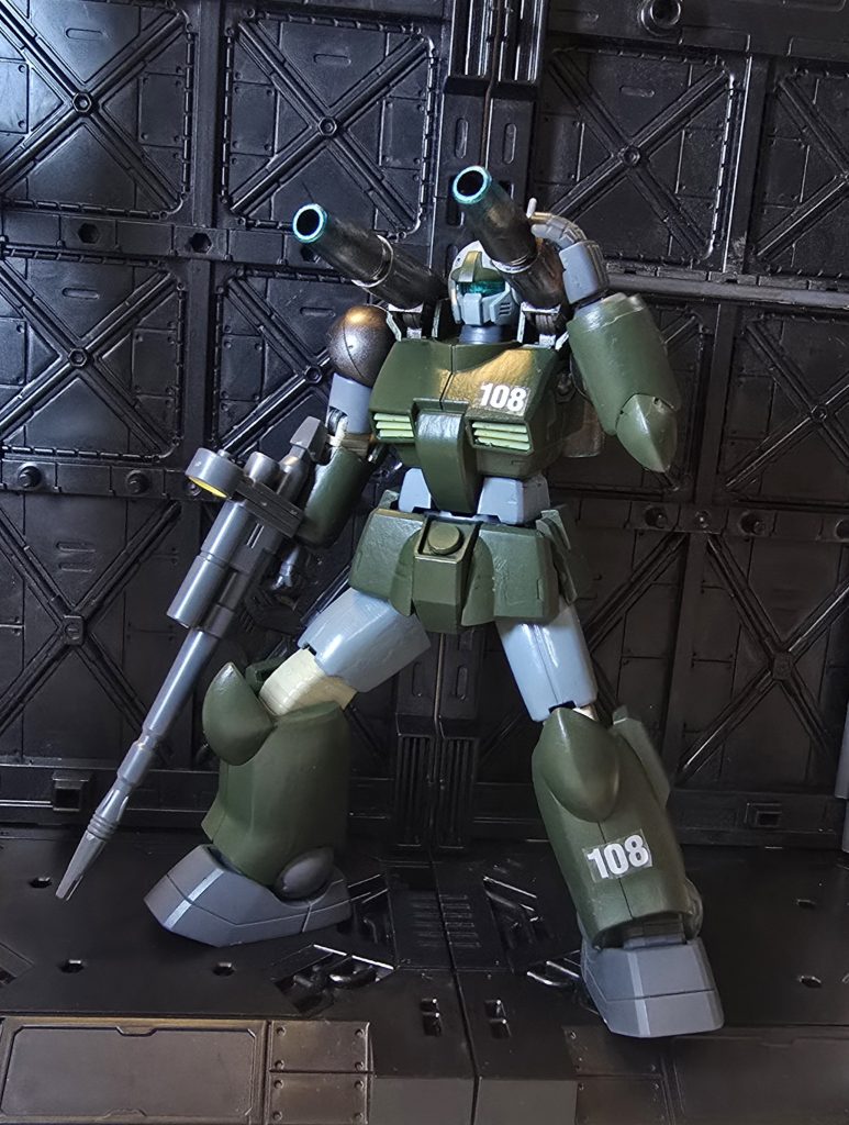 珍しく、ポージングを。キャノンぶっ放なしてます！