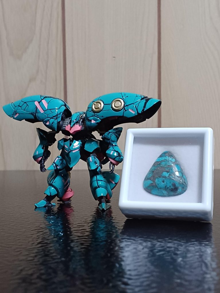 参考までに、トルコ石といっしょに撮影してみました‼️実は私、石も大好きでして何か出来ないかな~と思い、頑張ってみました(zaku-kao3)うまくいくか不安な部分もありましたが、やってみると楽しいものですね(zaku-kao5)因みに、画像のトルコ石じゃなくて(スパイダーウェブ)と呼ばれる固体を参考にしてます。Google先生に聞くともう少し近しい画像がでてきます。高いのよ、そっちは(笑)