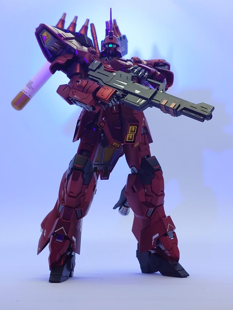 モノアイは元々シールだったので、ハイキューパーツのSPプレート2とHアイズで立体感を出しました。蛍光グリーンで塗ったからブラックライトで光ってくれます。