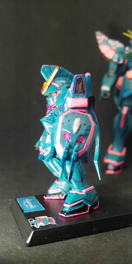 マスキングによる塗り分けも下手なので、パーツの分割が出来ないのは少々大変でしたが