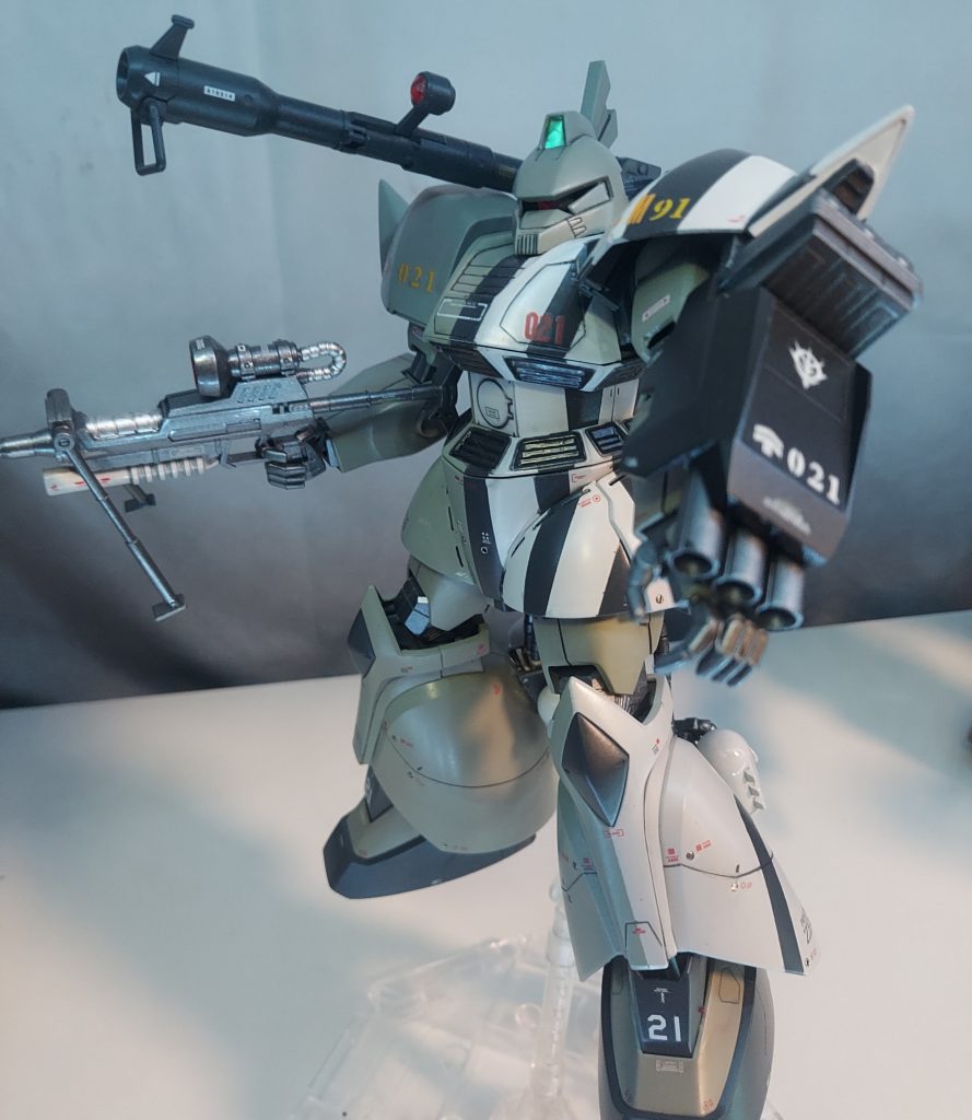 ラッツリバーに3ミリメタルパイプ埋めるの忘れてたの(っ ´ﾛ` )ﾉバイポッド付きライフルを構えるポーズをしたかったケド初期MGでは無理でした(;￣ー￣Aジャコビアスは1年戦争時は中尉だったみたいなの(@￣ρ￣@)