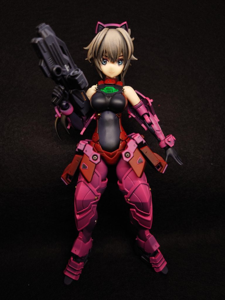 今回もちゃんと制作は手を抜かずきちんと仕上げたつもりです。目は今回も眼球可動式です。これが出来れば、ほぼ人間並みのカメラ目線の写真撮影出来るのが強みですね、サムネの様な感じで、2年前ぐらいから採用してますが、フィギュアも眼球可動式が主流になるのかな〜と思ってましたが実際はモデラーさん数人とメーカーでも僕が知っている限りではPLAMAXさんの、壱、ぐらいしか知らないですね。コスト的に難しいのでしょうか?顔や髪型は自分の好みに改良してます。好きなイラスト画のデザインとよく売れたフィギュアプラモデルの表現方法との何が自分にとって何処が好みなのか共通点を見つけて表現してみました。まさに自分の趣味の世界!🤤。