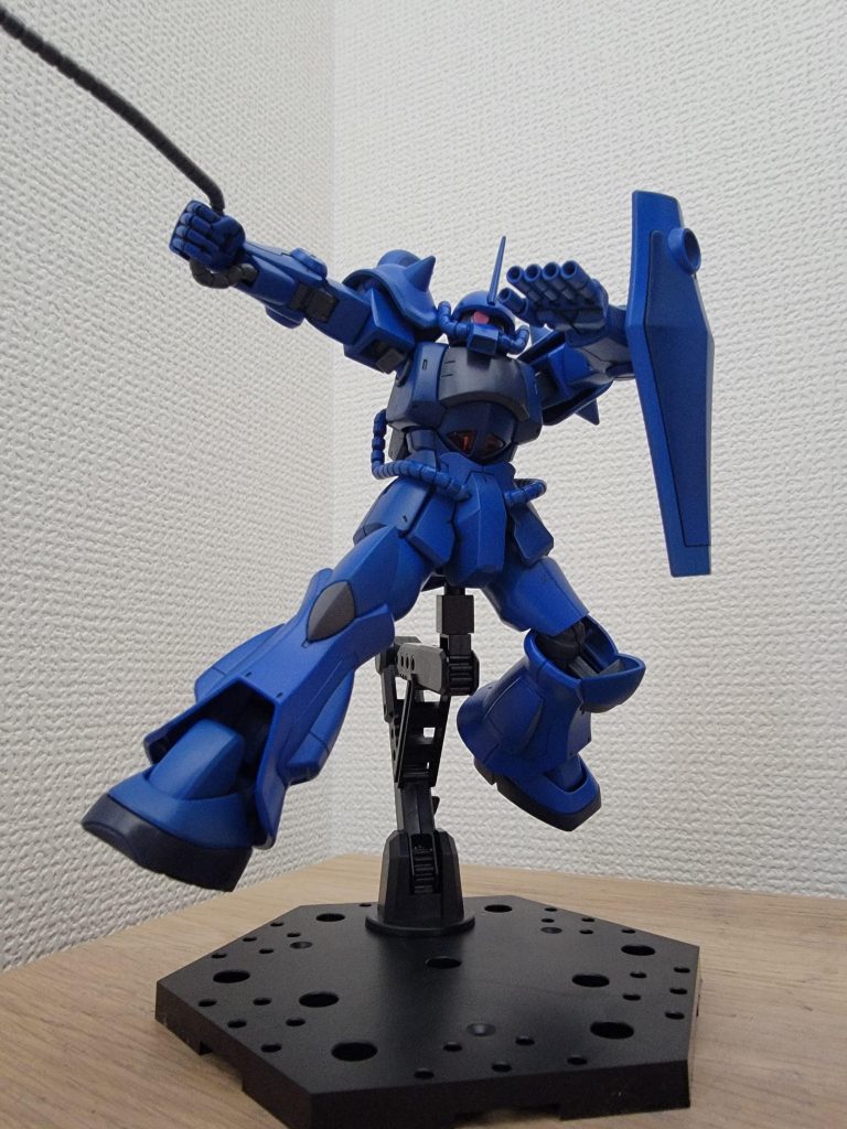 下から見るとアチョー！ってしてますね💦