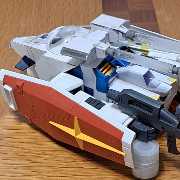 メガサイズ(1/48) Gアーマー、進めてますよ。1年以上手を付けてなかったけど。Gブルは過去の立体製品で劇中や設定画に近いものはありませんね。唯一良いせん行ってるのがROBOT魂 ver. ANIMEだけ。(これも赤い腹部の上段が残るので設定画とは異なる。)プラモデルはどれも納得いかない。このメガサイズGブルではガンダムの胸部のパネルラインでカットした所に延長パーツを追加して設定画に近付けました。Gアーマーでは余剰パーツになりますが、延長部分は腕やビームキャノンに阻まれて目立ちません。Gブルイージーではガンダムの赤い腹部が残る事になりますが、メガサイズの腹部では短く設定画に近くないので、延長した腹部も用意しようと思います。このメガサイズ ガンダムは中古品を入手しましたが、切り刻まれてはいましたが、もう一体分のガンダムが入っていました。(なのでシールドは2枚入っていた。)頭部は1個しか無かったものの、ガンダムエースの付録の1/48 オリジンガンダム頭部が入っていたので、加工してGMヘッドにしました。もう一体のガンダムでGMを造ろうと思います。GアーマーのスラスターはWAVEのUバーニアL2を2セット購入して製作しました。  （1枚目）