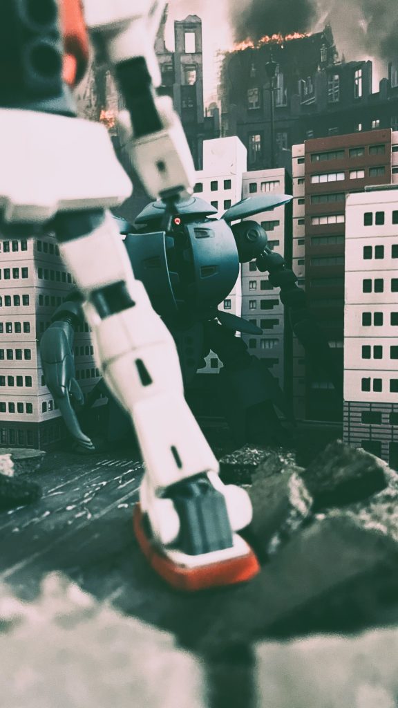 ダカール市街戦の最中ジムⅡと遭遇するカプールです。