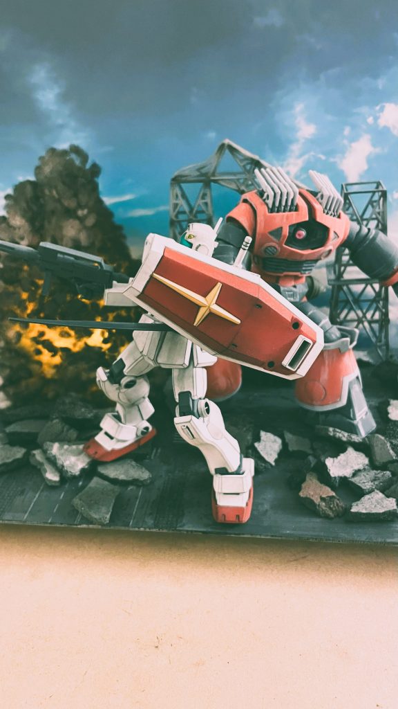 ジオラマ全景となります。ゾゴックのソードはジムⅡの上半身と下半身に挟むかたちで固定しています。ソードの発光ギミックを仕込むと劇中さながらさらにリアル感が増すのではないかと思います。