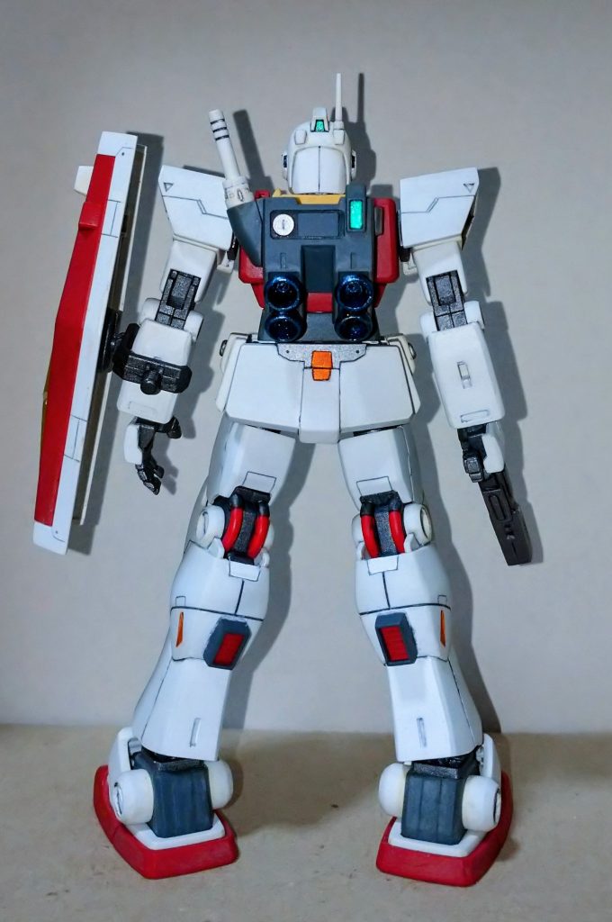 どんなMSでも真正面や真後ろからはあまり格好良く感じないので基本的には選ばないのですがたまには採用してみました。残念ながら別にｼﾞﾑⅡさんが正面から見たら特別カッコ良く見えるとかではありません。(ー_ー;)