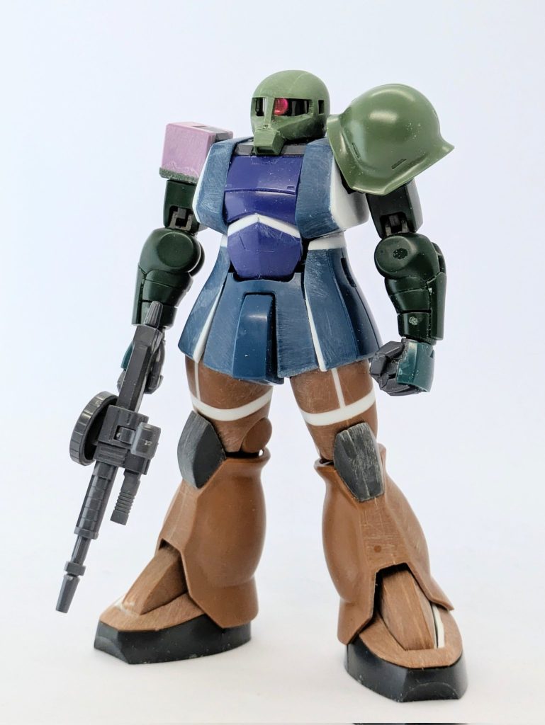 HGUC旧ザクからは頭、胸板、左肩アーマー、ランドセル、銃のみ。胴体がザクマリナー、足が旧HGUCザク、腕がリバイブザクです。