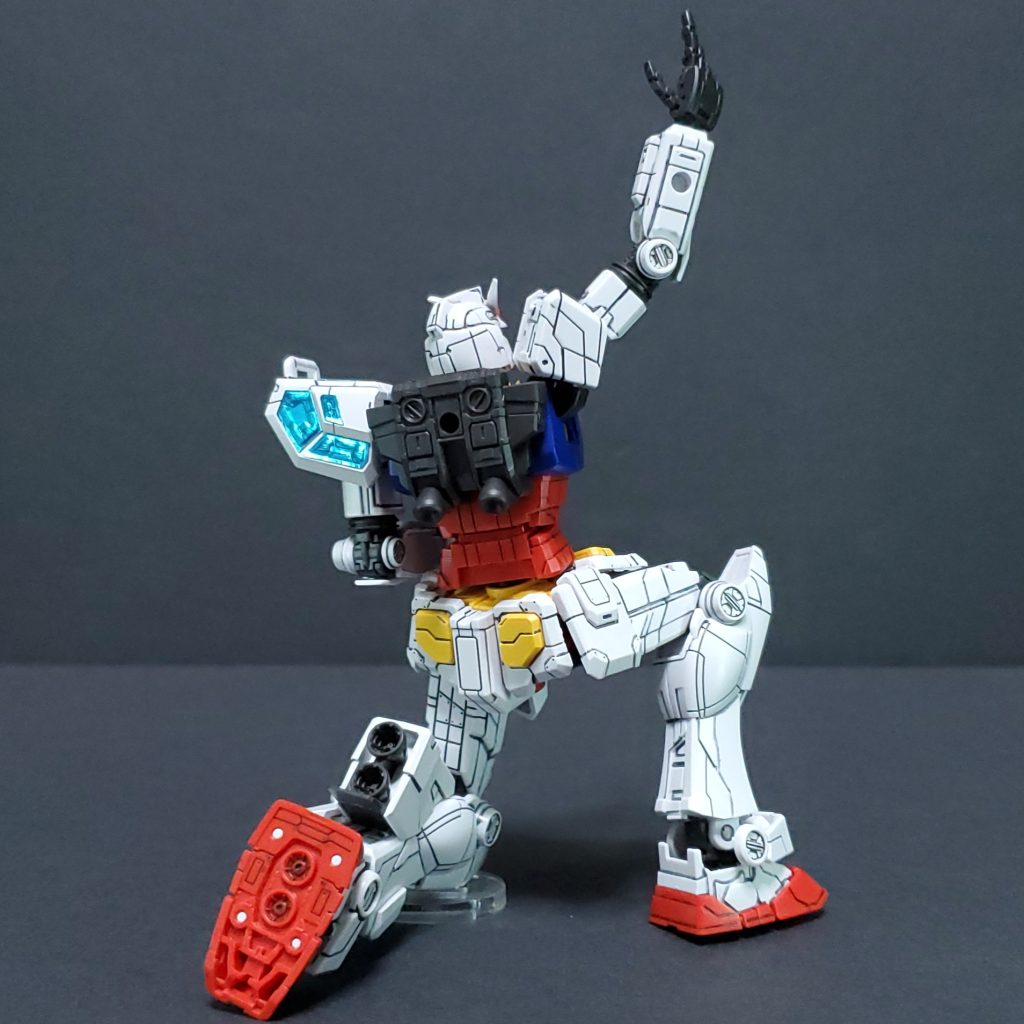 大阪万博のポーズ。ポーズさせていた時に資料見て初めて気づいたんですが、半分しか装着していなかったんですね。