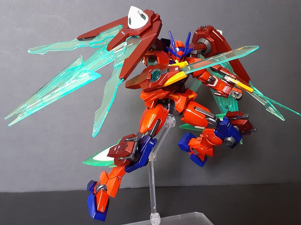 過去の機体色がほぼ赤で構成されていたのに対し、この機体は青いパーツが多めに構成されているがこれはチームA・ZU・NAでの自身のカラーであり、楽曲『Blue！』を意識したため。（本来はアメイジングバルバトスのような配色を目指していたが塗ってみたら思ったより青かったとかそう言う事では決してない。ないよ）メタリック系塗料を使った為光沢トップコートを使用している。（ほぼ全塗装は初めてなのでかなりムラや裏面などの塗り忘れがある）