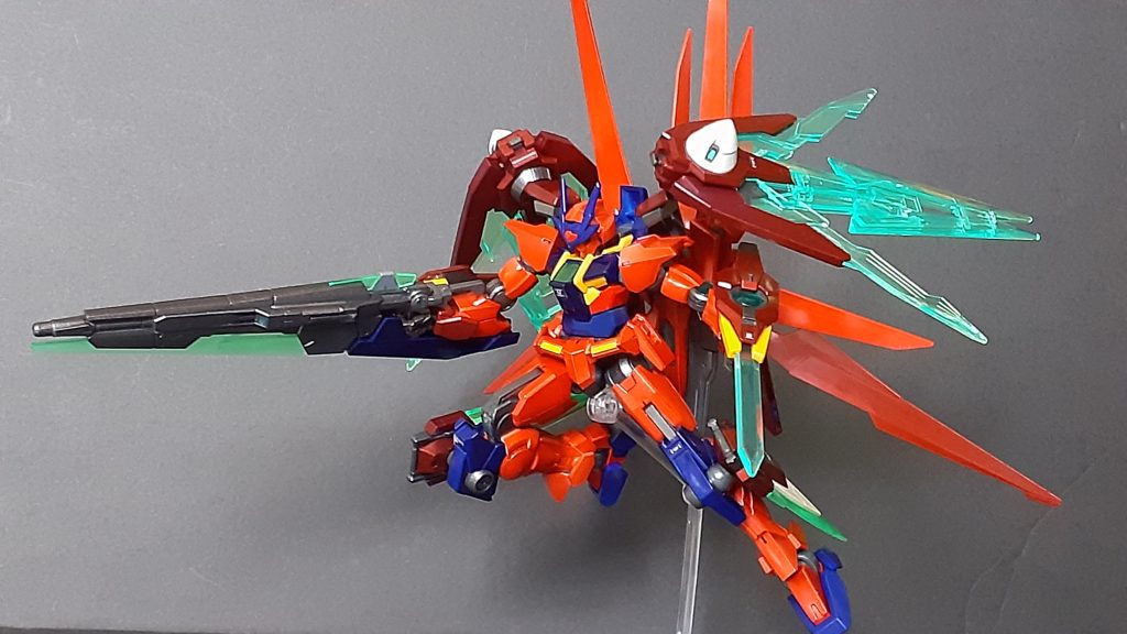 スカーレットファイター装備時にはバーストハイマニューバモードを使用できないが、使用している時と遜色ない機動性は確保できている。