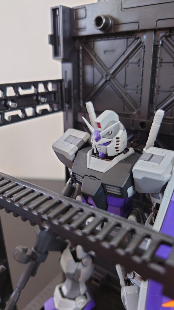 100均の格納庫を見つけて買ってみたのも随分前だなぁ。格納庫もいつかリアルに塗ってみたい