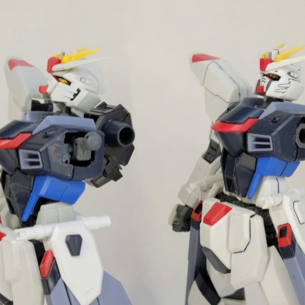 HGCEフリーダム、2種のRGフリーダム、デュエルブリッツの関節パーツをミキシングして最新ガンプラ風なフリーダムを作成しています。（4枚目）
