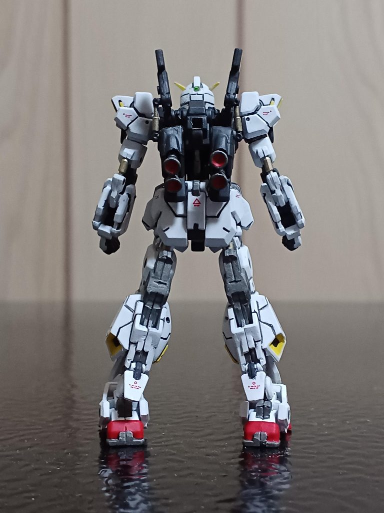 バックから。バック・パックなんですけど、シリンダー?パーツが異様に小さくて困りましたね(gundam-kao5)66番と75番くんは反省してもろて。