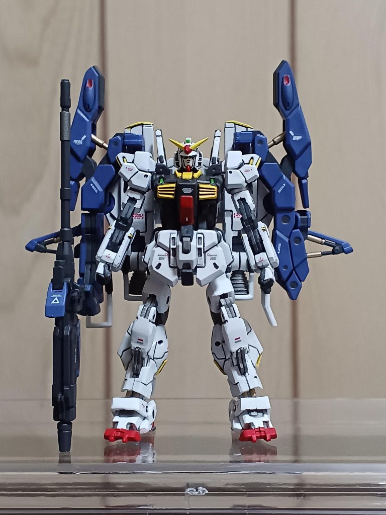 改めまして、Gディフェンサーをドッキングしてスーパーガンダムです‼️いや~、いいですねぇ‼️苦労したキットですけど、なかなかカッコよく仕上がったのでは?と思います(gundam-kao8)