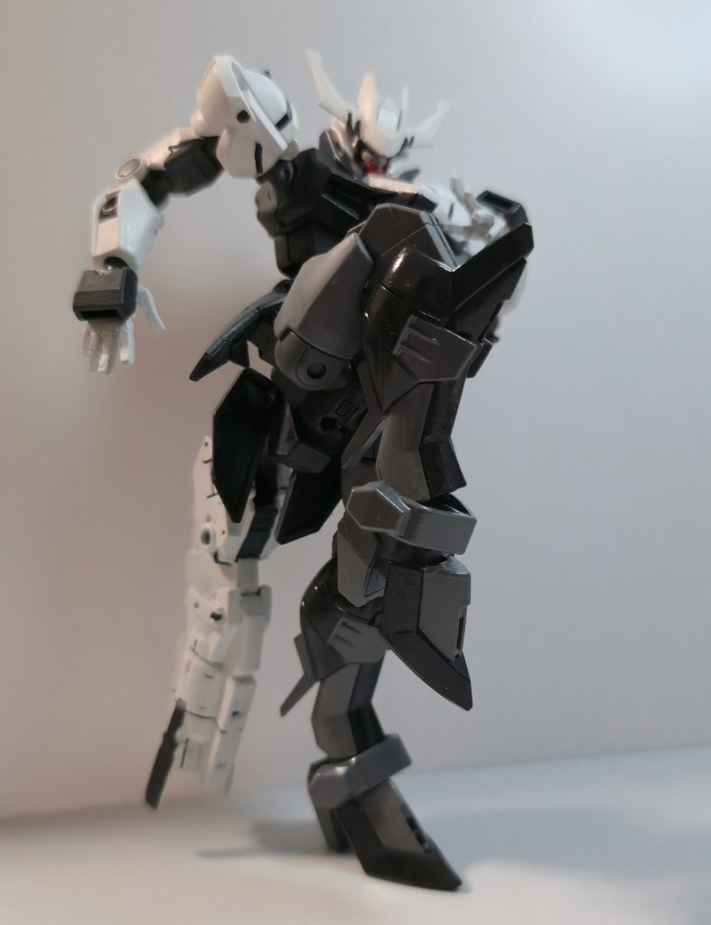 作品名：そしてヒーローは暗幕に戻る<p>初めてキャラクターをモチーフに作ってみました。 ゼンレスゾーンゼロのフォン・ライカンです。 足技主体の狼執事さんです。 魅力的なヒロイン達が沢山いるのに、このキャラでプレイを決めました。 作品と言うにはなんなんで、つぶや […]</p>