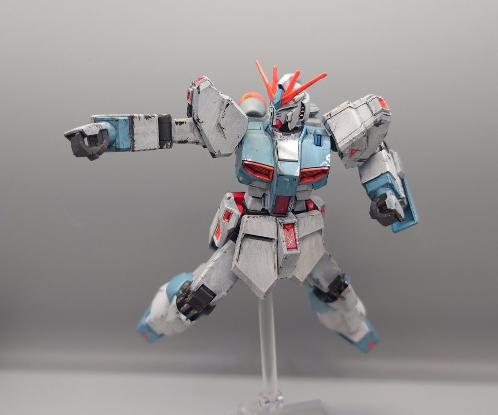 ビームサーベルを失ったら殴り合いで挑みます。