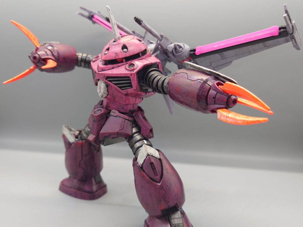 ジークアクスの頭部でも言えますが、爪だけじゃなくて根元のパーツが二つついているので付け替えが簡単なのはありがたい。ズゴックでもシュラのシヴァと互角に戦えていたのすげぇな、