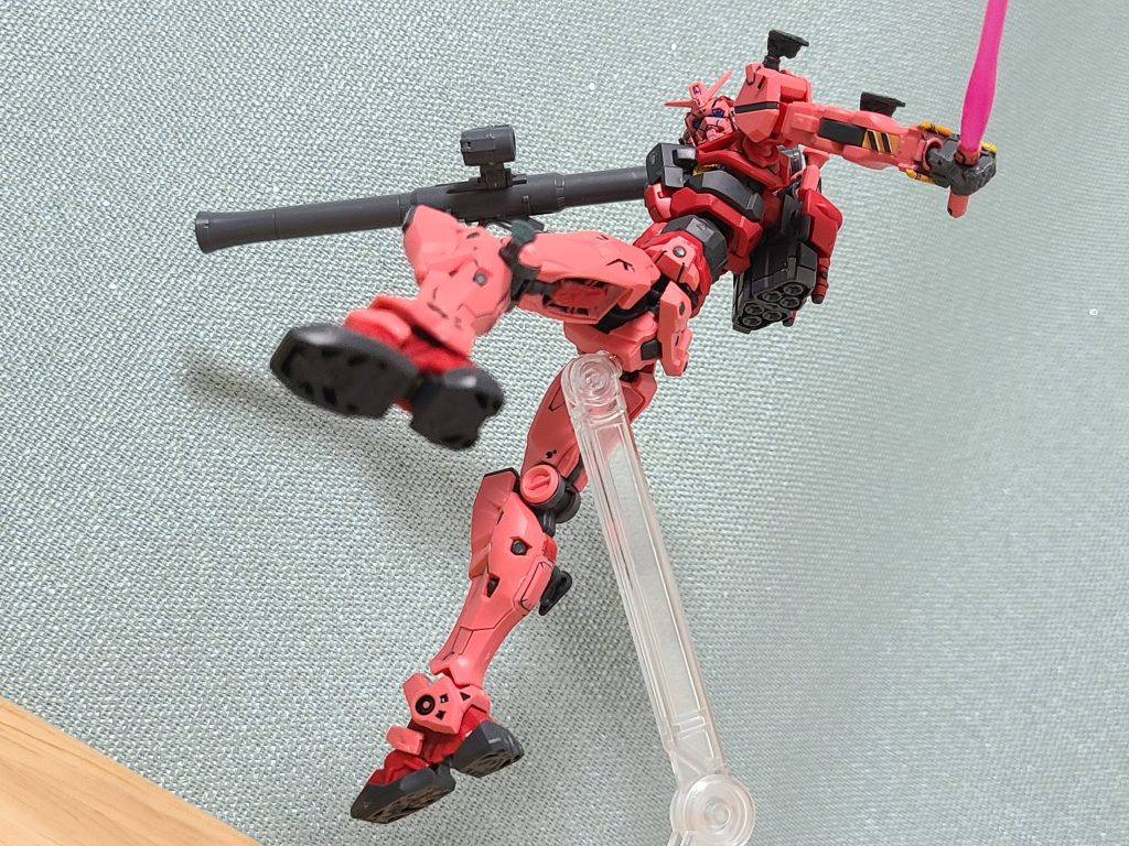 赤いガンダム vs キケロガ