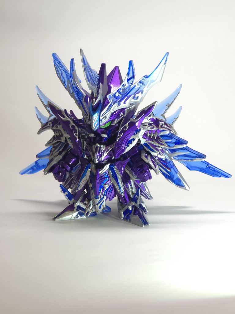 筆塗りがとにかく大変でした。シルバーの模様が細かすぎて…。ブルーの部分はクリアーブルーをシルバーの上に塗って軽くキャンディーぽくなるようにしてみたのですが、筆塗りで行ったのでいまいち分かりにくいですね(笑)