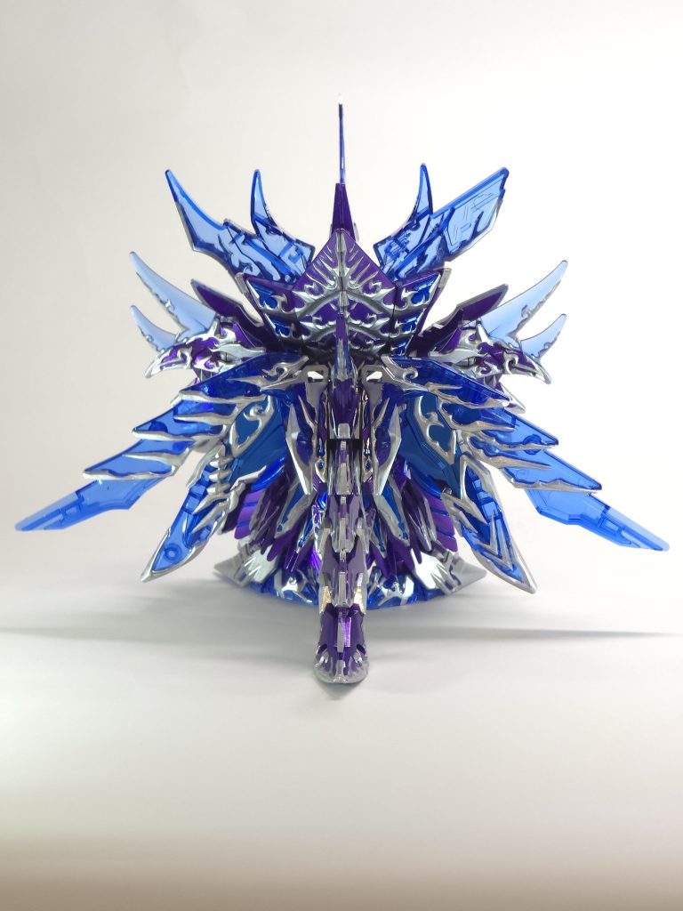 工程としてはそのまま下地なしでラッカーGXメタルヴァイオレットをエアブラシで塗り、ラッカーの光沢クリアー、水性のシルバーで模様を筆塗り、水性の光沢クリアー、水性のクリアーブルー、少しスミ入れ、水性の光沢クリアーで完成です。ご覧いただき、ありがとうございます。