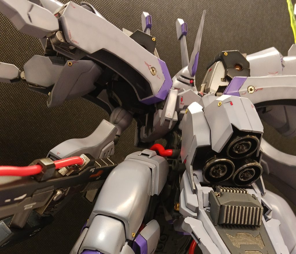 バストアップで締めですここまでご覧いただきありがとうございました。有るものを集めて無いものを作る、が一番モチベが上がるので、今回の機体はかなり燃えました。皆様にも刺さると嬉しいです。ご感想、コメントなどいただけますと励みになります。よろしくお願いいたします。