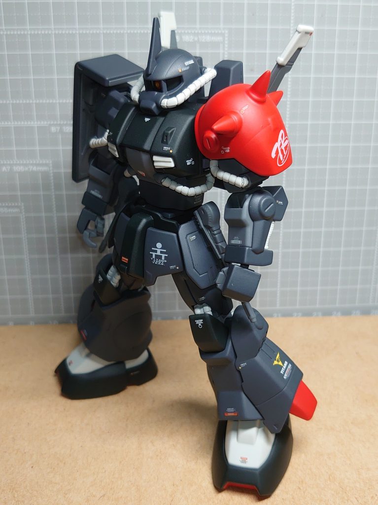 毎回おなじみの赤ショル。A.O.Zでは試験機体がメインなんで指揮官風は無意味なんですが、丸々同じ2機じゃ、つまらないので遊びましたw