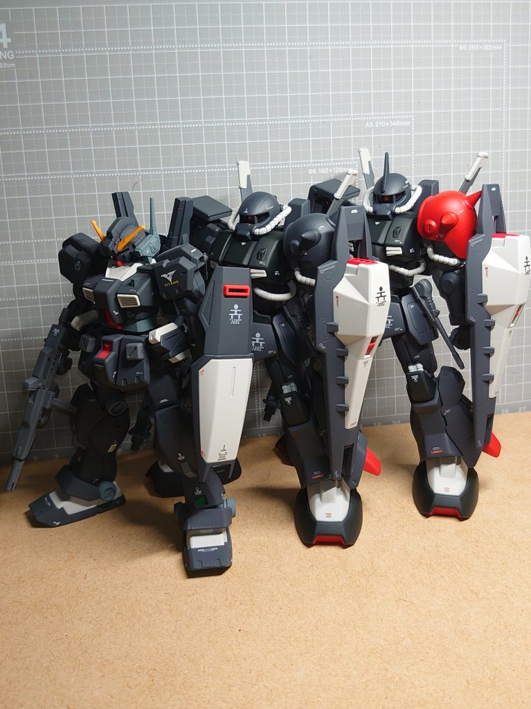 アーリーヘイズルと。腰部を延長したので思ったより背が大きくなりましたw ハイザックはキット自体とてもよかったです。A.O.Z風にするカスタムはこの先もやっていきたいです(・ω・)ノご覧いただきありがとうござました！ 