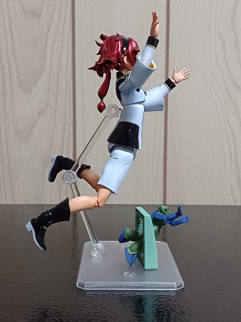 今回、スレッタを塗装するに当たってのコンセプトなんですけど、ずいぶん前に一番くじのラストワン賞だった、メタリック仕様のマリーダ・クルスのフィギュアを参考にしました。髪までメタリックなんで、どうかな?と思ったのですが、光の当たりかたで勝手に陰影がつくので意外とアリでしたね✨ただ仕上げに、スーパースムースクリアーで少し光沢は抑えましたが...。