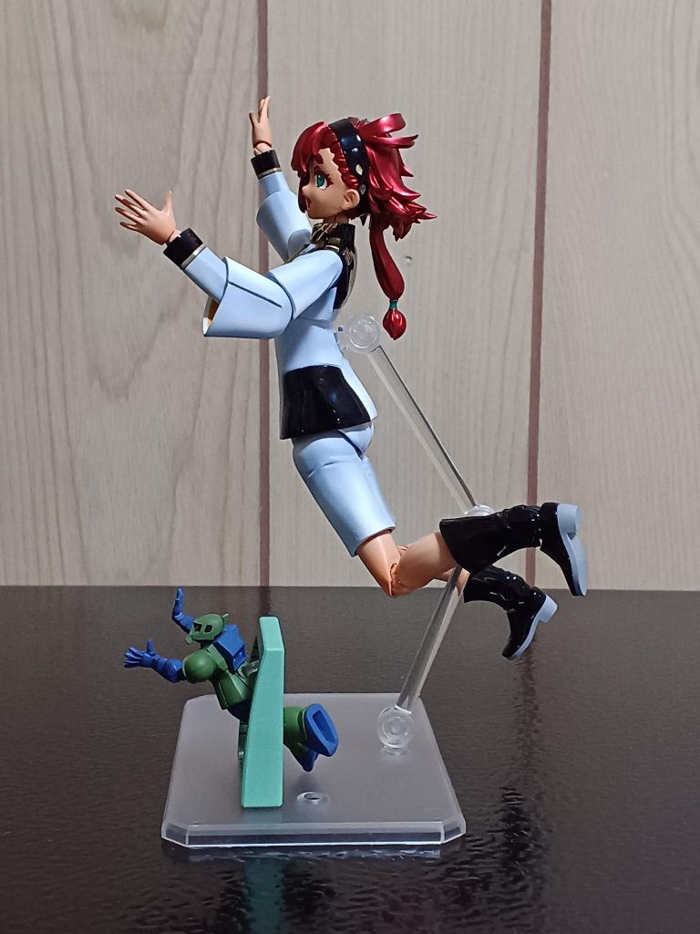 美プラ、いじったことも無いのでポージングは(チョコサプ)から、旧ザク/ザクⅠさんにインスピレーションを貰いました。因みに、付属のハロは組み立てましたが塗装してないのでお休みです(笑)また気が向いたら塗装します🙇