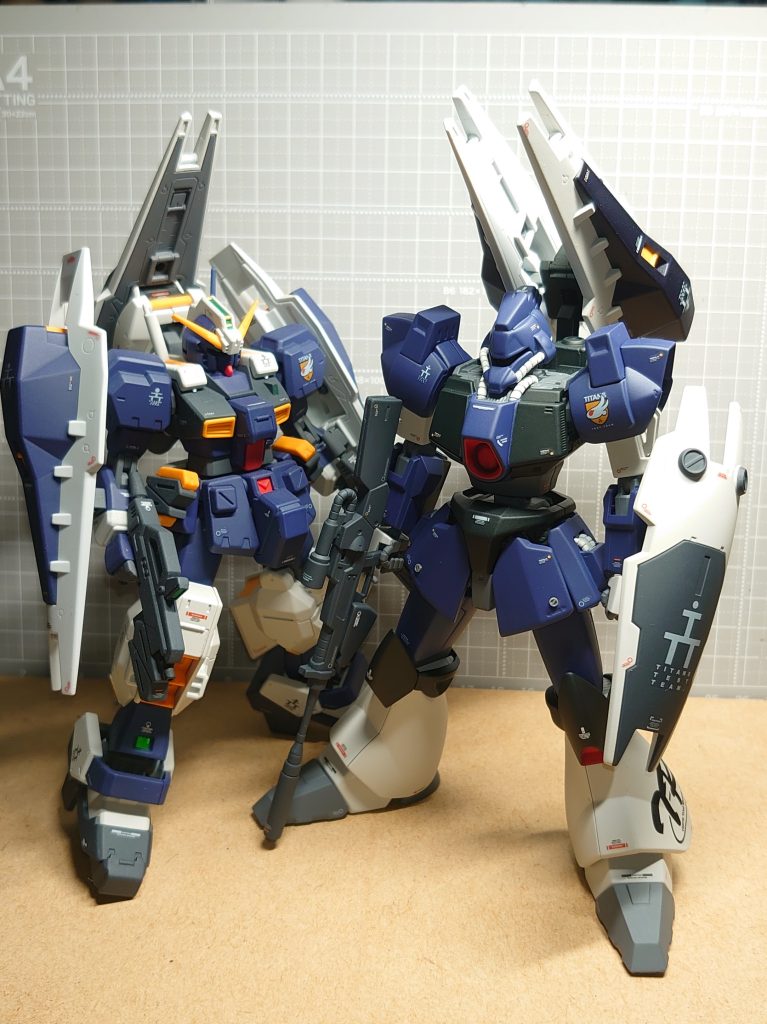 ほんとシンプルな機体で逆に難しかった…のでライフルの改造とかブースターを装備させたりカラーリングを変えたり…でもあんまり変化を出せませんでしたwご覧いただきありがとうござました！