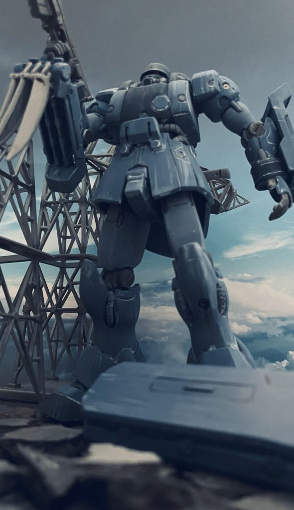 怖いです。。往年のホラー映画「エルム街の悪夢」に登場するフレディにイメージが重なります。