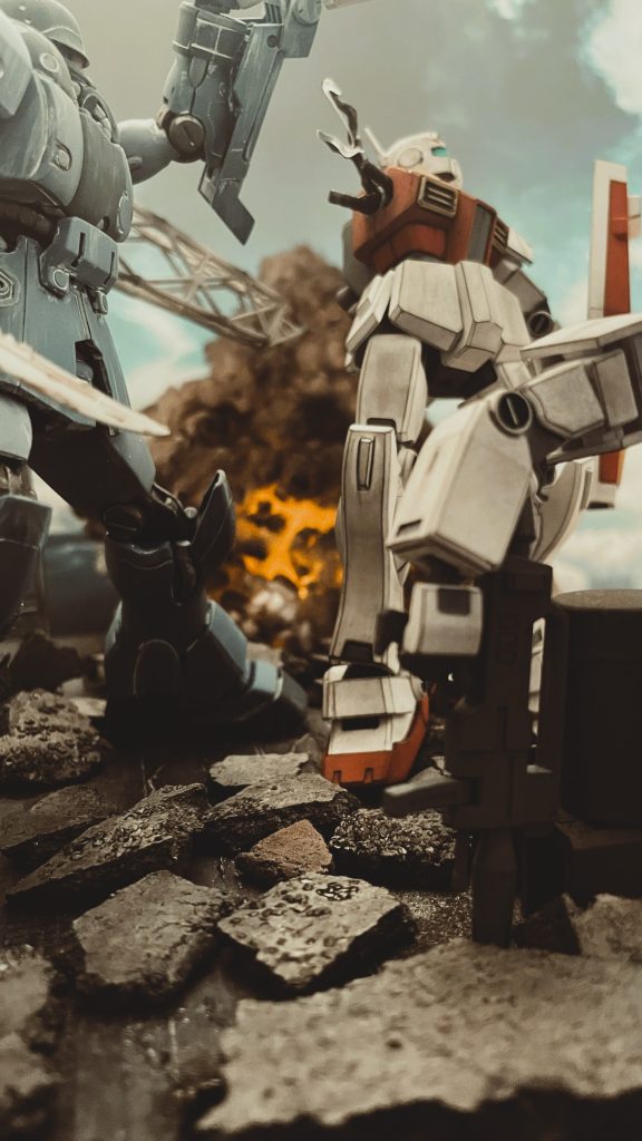 別アングルから。ジムⅡの右腕破損状態をジャンクパーツで表現してみました。