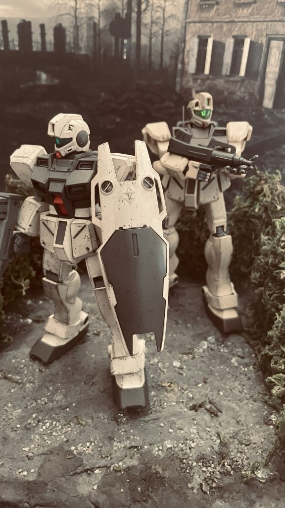 ジムコマンド2体も登壇させてみました。意外に汎用性の高いジオラマベースなのかもしれません。