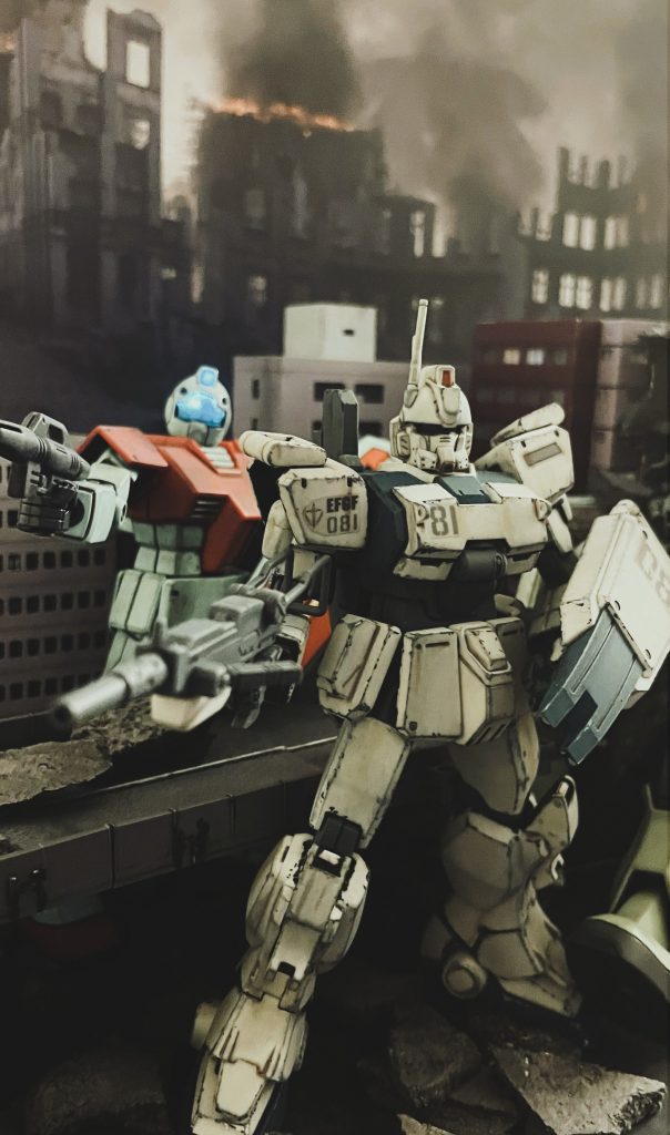 別アングルから。ジムは陸戦型が手に入らず、ファーストのジムを使用しています。