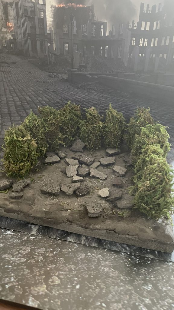 こちらのベースを使って復讐のレクイエムのジオラマを構想中です。ガンダムEXの登場シーンやザクとの戦闘シーン等イメージを膨らませています。