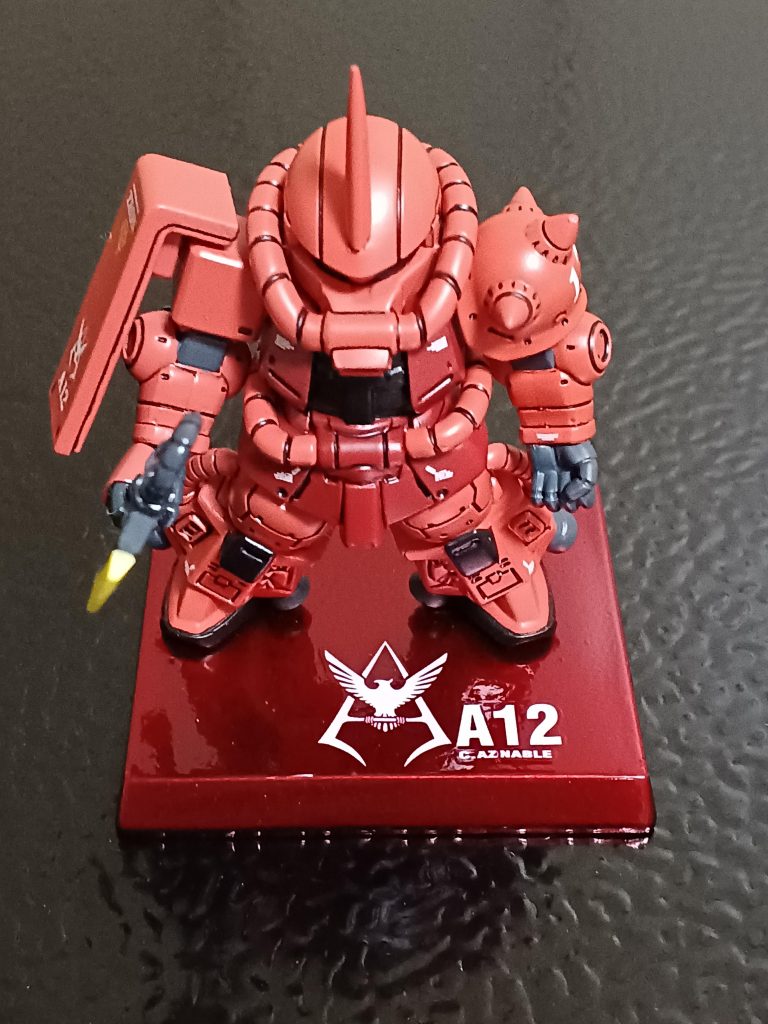 台座はキャンディ塗装にしました‼️アーティファクトだと、つや消し一択みたいになっているのですが、以前に投稿させて頂いた(ローゼン・ズール)や(バンシィ・ノルン デストロイ)のような光沢仕上げも楽しくて好きなんですよね。アーティファクトでも試してみようかしら(zaku-kao1)