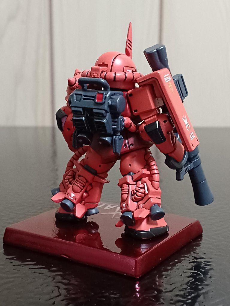 背面から。バック・パックや脚周りのディテールも良いですね‼️上手にデフォルメとリアリティを融合させてると感じました。