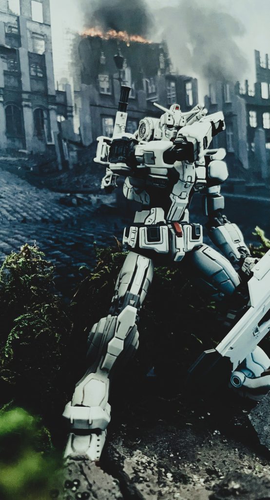 ビームサーベルを抜くガンダムです。3連装ビームサーベルが特に気に入っています。