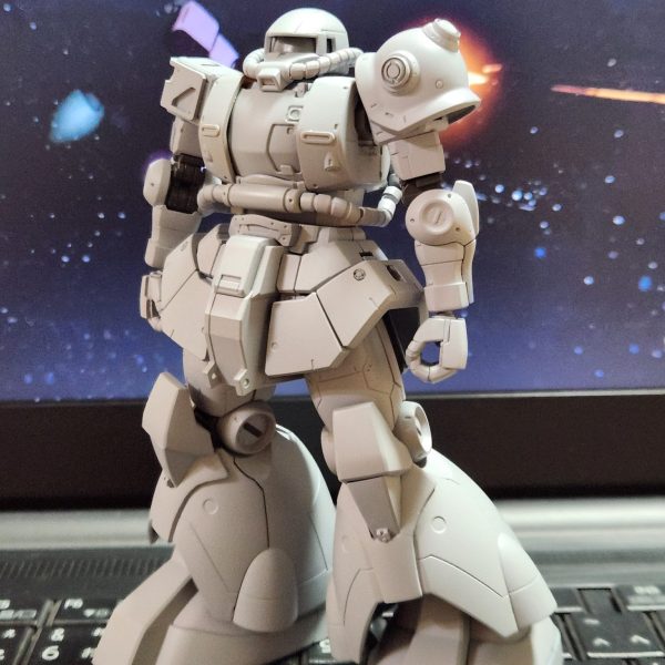 膝パーツ工作している時に両方割れてしまい、補修と修正に時間を取られましたが、膝別パーツ化出来たし、膝アーマー裏当ても作れ、結果的に良かったと思いました。それと差し替え用に胸部の形状違いで、もう一つボディを作っておきました。後日細かい修正をしようと思います。（1枚目）