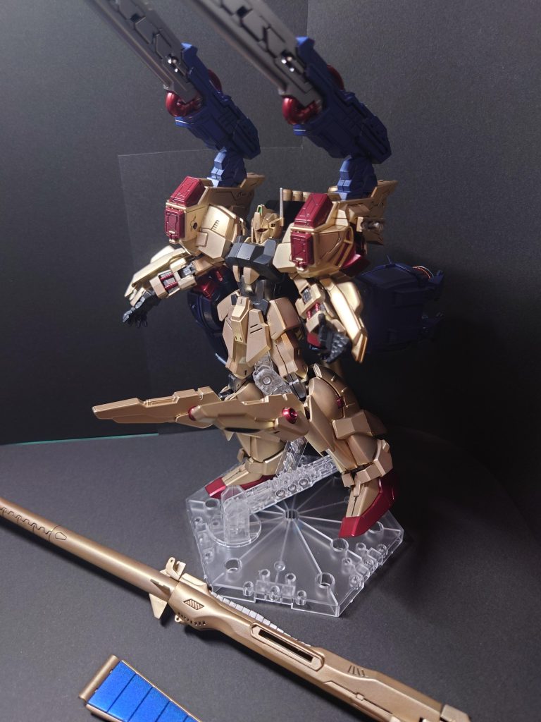 引き算を習う前の小学生のようなゴテゴテ感。エルガイムMk2のバインダー、KOGのバスターランチャーもマウントできるようにしたはずですが今となって接続不可。 