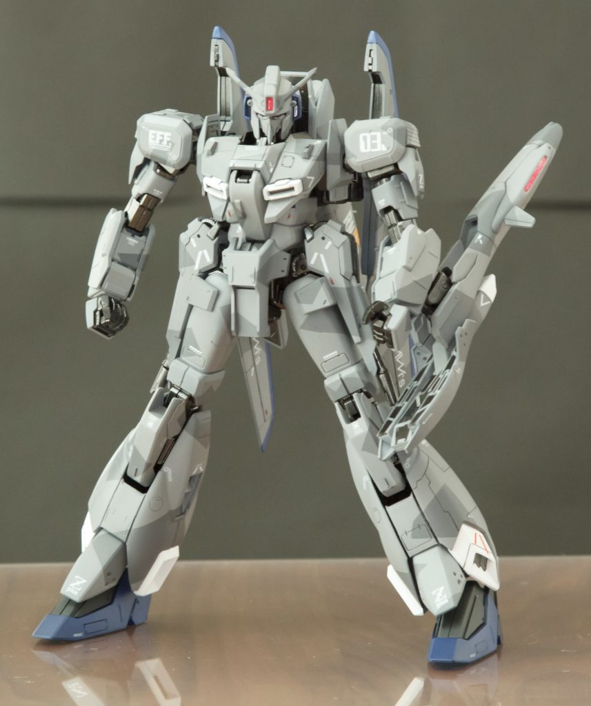 倒れ防止に足に鉛を仕込んでいます。